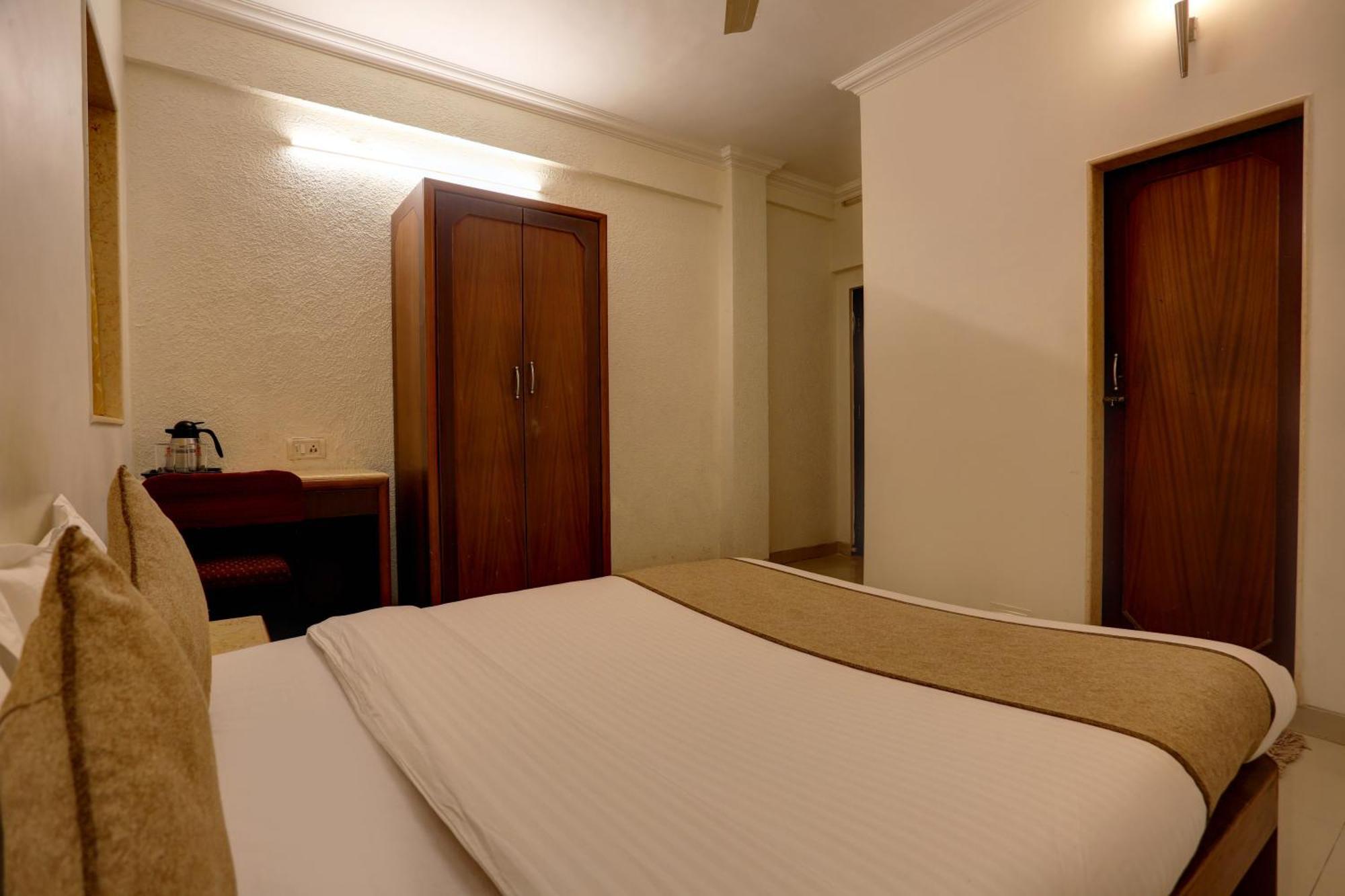 Accord Hotel Bombay Extérieur photo