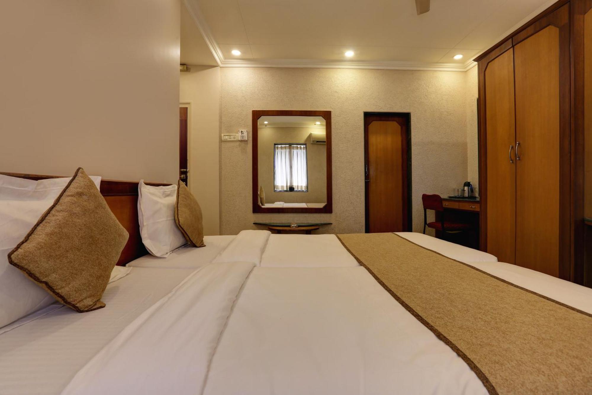 Accord Hotel Bombay Extérieur photo