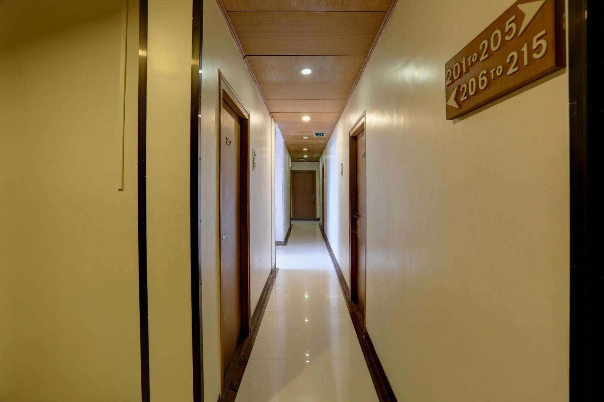 Accord Hotel Bombay Extérieur photo